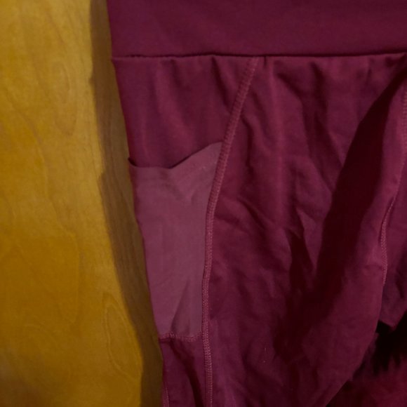 C-mode Athletic Capri Maroon size S/M - Picture 9 of 13